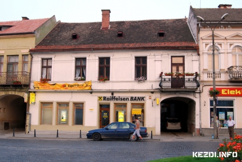 Gyűjtem�nyek H�za - Hobbi cserebere klub 20-as Udvart�r