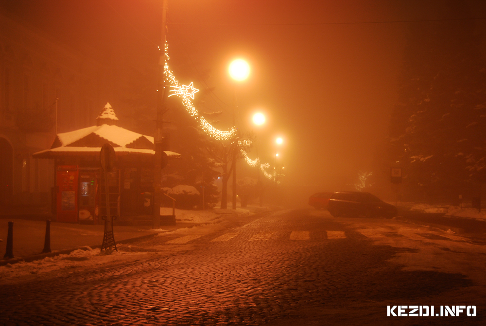 Karcsonyi kdben Főtren - 2011 December - Karcsony - Mesevros