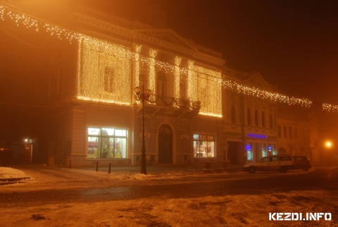 Karácsonyi fényekben a Vigadó - 2011 December