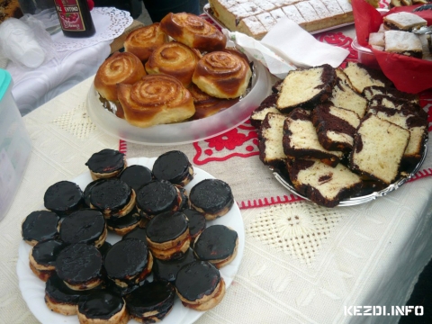 Hagyományos termékvásár süteményekkel - Kézdivásárhelyi Nők Egyesülete - 2012-11-10