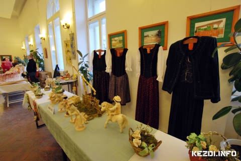 Népművészeti vásár a Vigadóban - ruhák - 2013-03-22