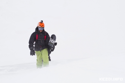 Snowboard-GoPro-s támadás a Balea tó felett - fotó: Gál László