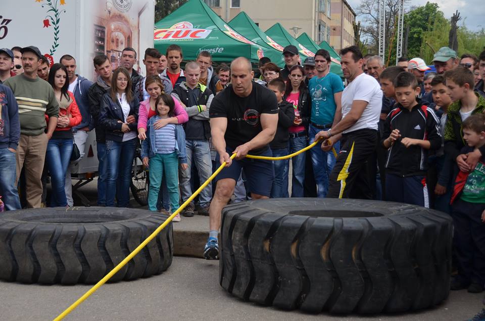 Erőember verseny / Sportcsarnok parkol - Fot: Vargha Gspr - KSE Napok