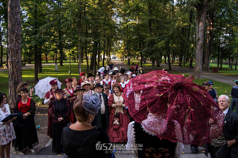 A Kzdivsrhelyi Nők Egyesletnek tdik hagyomnyőrző rendezvnysorozata a sokadalomban - Kzdivsrhelyi Nők Egyeslete