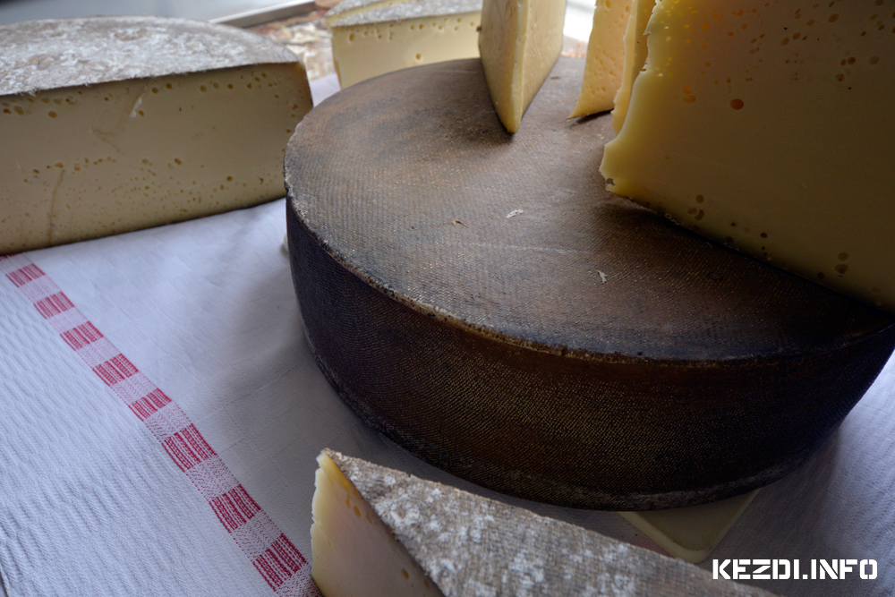 Sterczer kzműves sajtok a termkvsron - Hagyomnyos termkvasr Kzdivsrhelyen