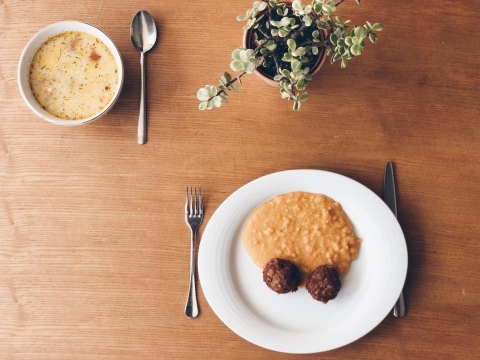 Napi men� 2019 okt�ber 21-25 k�z�tt az �trium Hotelben - Napi men� 2019 okt�ber 21-25 k�z�tt az �trium Hotelban

H�tfő
Magyaros diszn�csorba
Fasirtgoly�k s�rgabors�főzel�kkel

Kedd
G�r�gcsorba
Diszn�b�csi, szalmakrumpli tepsiben s�lt fokhagym�s s�rgar�p�val

Szerda
Őszi z�lds�gleves grizgalusk�val
G�d�llői t�lt�tt csirkecomb, stake krumpli, coleslaw sal�ta

Cs�t�rt�k
Z�ldpaszulyleves
Cordon bleu, rizi-bizi, ecetes uborka sal�ta

P�ntek
Guly�sleves
R�ntott sajt, p�r�hagym�s sajtos tepsis burgonya