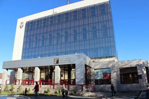 Sz�netel a nyitva tart�s az Erd�lyi Műv�szeti K�zpontban - Az Erd�lyi Műv�szeti K�zpont sajn�lattal �rtes�ti az �rdeklődőket, hogy hat�s�gi d�nt�s alapj�n Sipos L�szl� festőműv�sz ki�ll�t�s�nak a koronav�rus terjed�s�nek vesz�lye miatt nemcsak a megnyit�ja marad el, hanem m�rcius 22-ig a l�togathat�s�ga is sz�netel.