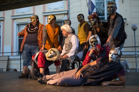 Szerb Antal - VII. Olivér-bemutató Zakariás Zalán rendezésében az 56-os emlékparkban