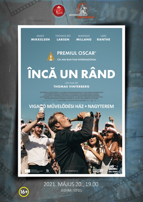 Még egy kört mindenkinek - Thomas Vinterberg dán filmdrámája a Vigadó Moziban - A Vigadó Művelődési Ház szervezésében, 2021. május 20-án (csütörtökön), 19 órától, a Vigadó Mozi most egy dán filmdrámát hoz a nagyközönség elé Thomas Vinterberg: Még egy kört mindenkinek című filmje által. A filmet a Művelődési Ház Nagytermében nézheti meg a közönség.
Négy jóbarát, akik gimnáziumi tanárok, letesztelnek egy elméletet. Feltevésük szerint egy csekély alkoholszint fenntartása a vérben, vagyis a folyamatos, enyhe spicces állapot jobbá teszi az életüket. A kezdeti felszabadultság azonban lassan, de megállíthatatlanul fordul át kontrollálhatatlan ivászatba.
A cannes-i díjnyertes rendező, Thomas Vinterberg (Születésnap, A kommuna, A vadászat) legújabb filmje a 2020-as Cannes-i Nemzetközi Filmfesztiválon debütált volna. A Még egy kört mindenkinek versenyben szerepel az ’A’ kategóriás San Sebastian Nemzetközi Filmfesztiválon és többek között szerepel a rangos torontói seregszemle programjában is. A film főszerepében a számos nemzetközi elismeréssel büszkélkedhető, cannes-i és Európai Filmdíjas Mads Mikkelsent (Gengszterek fogadója, Zöld hentesek, Ádám almái, Casino Royal, A vadászat, Hannibal, Férfiak és csirkék, Doctor Strange, Zsivány Egyes: Egy Star Wars-történet) láthatjuk, partnerei Thomas Bo Larsen (Születésnap, A vadászat), és Lars Ranthe (Ádám almái, A vadászat) ebben a rendkívüli filmben.
A belépő 10 lej!