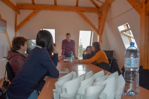 MEGHV - Tisztelt kzdivsrhelyi civil szervezeti kpviselők! - 2021. jnius 11-n, pnteken 16:00 rai kezdettel a Civilek Hromszkrt Szvetsg s a Zld Nap Egyeslet szeretettel vr minden kedves ches vrosi civil szervezeti kpviselőt s rdeklődőt egy kerekasztal beszlgetsre.  Az esemny meghvottja: Gyergyai Bettina a Kzdivsrhely nkormnyzata plyzati felelőse. 

Tmk:

A kzdivsrhelyi Helyi Tancsa ltal meghirdetett a vrosban műkdő civil szervezetek s oktatsi intzmnyek szmra kirt plyzatok   
Melyek azok a problmk, nehzsgek, amelyekkel a helyi civil szervezeteknek szembe kell nznik? 
Az esemny helyszne: a kzdivsrhelyi Sportszll trsalgja (Petőfi Sndor utca / Sinkovits Stadion). rdeklődni a 0766.611066 szmon lehet. 

 Megtisztelő megjelensre szmtunk!  