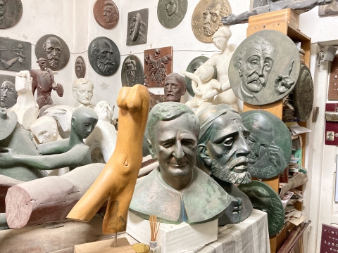 H�romsz�k Kult�r�j��rt D�j - Elismer�s Vetr� Andr�s műv�sz r�sz�re a Magyar Kult�ra Napja alkalm�b�l - Ma, szombaton (2022 janu�r 22.), a Magyar Kult�ra Napja alkalm�b�l, du. 5 �rakor, a sepsiszentgy�rgyi V�rtemplomban, rangos elismer�sben r�szes�tj�k Vetr� Andr�s tan�r urat.

A Kov�szna Megyei Művelőd�si K�zpont �s Kov�szna Megye Tan�csa szervez�s�ben janu�r 22-�n, szombaton 17 �r�t�l �nnepi műsort tartanak Sepsiszentgy�rgy�n a reform�tus v�rtemplomban. Ez alkalommal adj�k �t a művelőd�si k�zpont �ltal 2013-ban alap�tott H�romsz�k Kult�r�j��rt D�jat. A rendezv�nyen fell�p a Vox Humana Kamarak�rus.