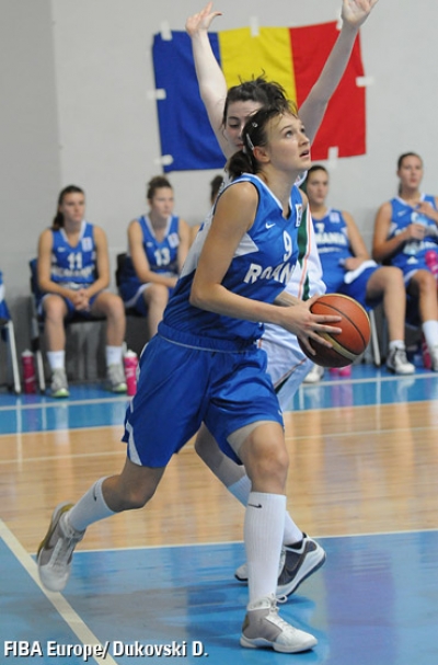 U16-os lánykosárlabda Európa Bajnokság beszámoló - Magyarország győzelmével ért véget a női U16-os EU bajnokság Macedóniában. A Román válogatott egy váltakozó teljesítményt nyújtott és a középmezőnyben a 8-ig helyen végzett. A KSE játékosa a Demeter Hanna habár combsérüléssel utazott az EB-re, de így is kulcsembere volt a válogatottnak, átlag 24 percet volt a pályán és a statisztikák szerint az EB egyik legjobb védő lepattanószerzője volt.A Román csapat eredményei:59-68 Angliával69-59 Macedóniával70-79 Németországgal54-46 Írországgal71-69 Izraellel56-79 Szlovákiával50-52 Bulgáriával50-65 Magyarországgal59-63 Szlovéniával