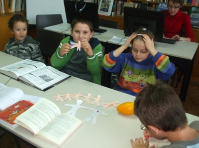 Mesehallgatás, meseillusztráció készítése a Meseklubban - A Báró Wesselényi Miklós Városi Könyvtárban 2011. január 20-án, csütörtökön Meseklub 15-16 óra között az óvodásoknak, 16-17 óra között az I-IV osztályosoknak.A Meseklub tevékenysége: Olvasásnépszerűsítés, mesehallgatás, meseillusztráció készítése.