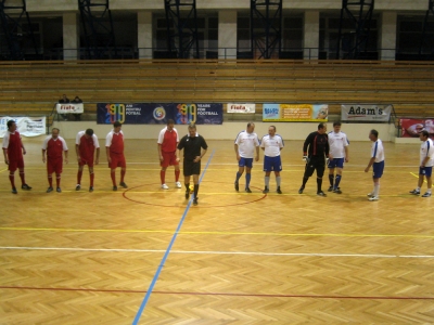 K�zdiv�s�rhelyi �regfi�k Minifoci Bajnoks�ga 9.-ik fordul� - Kilencedik fordul�j�hoz �rkezett a K�zdiv�s�rhelyi �regfi�k Minifoci Bajnoks�ga. L�ssuk a legfrissebb eredm�nyeket:Polmex - Nagy M�zes&nbsp; 2-8Novo - Secuiana&nbsp; 2-3GoldimScobar - Sasok&nbsp; 5-1SkatKart - Perk�&nbsp; 3-6T�bl�zat:1. Perk� &nbsp;&nbsp; &nbsp;-&nbsp;&nbsp; &nbsp;202. Secuiana&nbsp;&nbsp; &nbsp;-&nbsp;&nbsp; &nbsp;193. Novo&nbsp;&nbsp; &nbsp;&nbsp;&nbsp; &nbsp;-&nbsp;&nbsp; &nbsp;174. Nagy M�zes&nbsp;&nbsp; &nbsp;-&nbsp;&nbsp; &nbsp;145. GoldimScobar&nbsp;&nbsp; &nbsp;-&nbsp;&nbsp; &nbsp;126. Polmex&nbsp;&nbsp; &nbsp;-&nbsp;&nbsp; &nbsp;97. Valvex&nbsp;&nbsp; &nbsp;-&nbsp;&nbsp; &nbsp;48. SkatKart&nbsp;&nbsp; &nbsp;-&nbsp;&nbsp; &nbsp;49. Sasok&nbsp;&nbsp; &nbsp;-&nbsp;&nbsp; &nbsp;3Nagy J�zsef, Kocsis Zolt�n