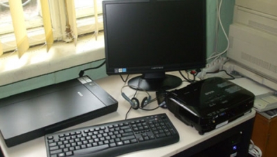 Nyugd�jasok Olvas�klubja - Ismerked�s az internettel - A B�r� Wessel�nyi Mikl�s V�rosi K�nyvt�rban 2011 j�nius 6-�n, 10-11 �r�ig tartand� Olvas�klub tev�kenys�ge: Ismerked�s az internettel.
