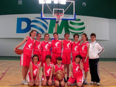 KSE B-osztályos és a bukaresti Olimpia A osztályos barátságos női kosárlabda mérkőzés -
Szombaton 10 órától kerül sor a kezdivasarhelyi Sportcsarnokban a KSE B-osztályos csapata és a bukaresti Olimpia A-osztályos csapata közti barátságos női kosárlabda mérkőzésre, majd ezt követően a fiuk mérkőzése következik az U23-as kategóriában NMSK-Foksányi-i ISK.FrissA KSE B-osztályos csapata és a bukaresti Olimpia A-osztályos csapatok mérkőzésének eredménye 53-32. Az Olimpia katrosai felkeszulese alatt szerdán, szeptember 14.-én mérkőzik meg a brassói Galactica csapattal.A KSE és a Focsani csapatok találkozója 66-63-ra végződött a KSE javára.