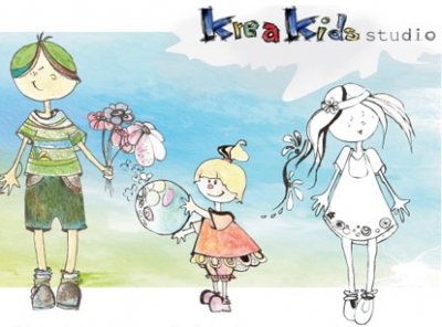Egy �ves a KreaKids Studio - Id�n, febru�r 4-�n Andrea, Csenge, Janka �s R�hel napja van, de nem csak, hanem a KreaKids Studio napja is, hiszen ez el�tt egy �vvel kezdte el tev�kenys�g�t. Nagy izgalommal, a k�v�ncsi szemek �s f�lek k�z�tt megnyitotta ajtaj�t az �rdekl�d�k fel�!Az odafigyel�snek, az akarater�nek �s a hozz��ll�snak k�sz�nhet�en ma t�bb di�kkal egy�tt �nnepelheti a 'Krea' 1 �ves sz�let�snapj�t. Azon di�kjaival �nnepel egy�tt, akik eld�nt�tt�k �s k�z�sen megbesz�lt�k sz�leikkel, hogy igenis ezt az utat v�lasztom, ezt akarom k�vetni �s tanulni. Persze azon di�kokkal is egy�tt �nnepel a KreaKids Studio, akik �gy d�nt�ttek, hogy sz�mukra hasznos a j� st�lus�rz�k, k�z�gyess�g, egy�ni n�z�pont fejleszt�se, de mindez mellet az, hogy egy olyan csapatnak a tagja legyen, akik egy�tt tanulnak, dolgoznak, fejl�dnek �s egyben sz�rakoznak!Mindenki l�thatta, hallhatta vagy ak�r olvashatta, hogy a KreaKids Studio �s di�kjai nagyon sokat bizony�tottak az elm�lt egy �vben, amit nagy m�rt�kben k�sz�nhetnek saj�t maguknak, a kitart� sz�l�knek �s minden kedves t�mogat�juknak, akik bizalmukat fektetik a m�k�d�s�kbe!A sz�let�snapjuk alkalm�b�l, hogy senkit ne hagyjanak ki az �nnepl�sb�l, kedveskedni szeretn�nek egy r�vid el�ad�ssal, amit divatbemutat�val �s ki�ll�t�ssal tesznek sz�nesebb� �s hangulatosabb�.Ma este a kedves sz�l�k, megh�vottak �s minden jelenlev� a l�nyok saj�ttervez�s� �s elk�sz�t�s� ruh�it l�thatj�k, amellyel m�r r�sztvettek itthoni �s k�lf�ldi divatbemutat�n egyar�nt! Tov�bb� megtekinthet� lesz a KreaKids Studio �s a New Fashion k�szruhagy�r k�z�s kollekci�ja, amit ugyancsak a l�nyok terveztek meg �s a gy�r szakembereivel k�z�sen ker�ltek kivitelez�sre!Tov�bb� l�that� lesz �s egyben meglepet�s is a k�z�ns�g sz�m�ra, hiszen ez m�r egy 2012-es �jdons�ga a Studionak, ami nem lesz m�s, mint a KreaKids �s a Sz�kelyh�rmond� k�z�s kollekci�ja! Ebben a kollekci�ban az elk�sz�lt ruhadarabok origami technik�val, �js�gpap�rb�l k�sz�ltek!A bemutat� �s a design ki�ll�t�sokat kieg�sz�ti a Free Groove t�nccsoport fell�p�se, valamint a KTP csapat, akik hozz�j�rulnak a divatbemutat� sz�ness�g�hez!Az est helysz�n�t a k�zdiv�s�rhelyi Vigad� biztos�tja, amit ez �ton is k�sz�n�nk!www.kreakids.ro