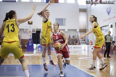 N�i U18-as kos�rlabda Eur�pa Bajnoks�g - Nem siker�lt meglepet�st okozni a Rom�n U18-as n�i v�logatottnak a Bukarestben zajl� A oszt�lyos EB-�n. A v�logatott az alapszakaszban elvesztette mindh�rom m�rk�z�s�t.Eredm�nyek:Oroszorsz�g - Rom�nia 80-38G�r�gorsz�g - Rom�nia 69-52T�r�korsz�g - Rom�nia 83-62Mindezek ut�n Rom�nia a csoportban a negyedik helyen v�gzett �s a tov�bbiakban a 13-16-ik helyek�rt fog k�zdeni Csehorsz�g, Lengyelorsz�g �s Belgium ellen. Az els� m�rk�z�s h�tf�n 13:30-kor lesz Csehorsz�g ellen. Ebben a f�zisban a kies�s elker�l�se lesz a t�t, hiszen a n�gy csapatb�l h�rom a j�v� �vt�l a B oszt�lyba ker�l.Az els� h�rom m�rk�z�sen a KSE-t�l a v�logatottban j�tsz� Demeter Hanna a h�rom m�rk�z�sen �tlag 18 percet j�tszott 6,3 l�pattan�t szerzett �s �sszesen 6 pontot szerzett. Domokos R�ka �tlag 11,3 percet j�tszott 1,3 l�pattan�t szedett �s 3 pontot szerzett.