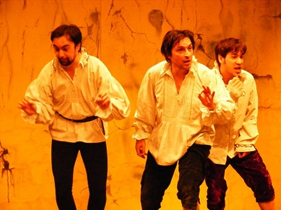 Shakespeare Összes Röviden stúdióelőadása - az Andrei Muresanu Színház vendégjátéka - November 28.-án szerdán délután 17:00 órai kezdettel adja elő a sepsiszentgyörgyi Andrei Mureşanu Színház vendégjátékát - S.Ö.R. - Shakespeare Összes Röviden Lucian Ţion rendezésében.Az előadás a STÚDIÓbérletesek számára érvényes.Bővebben a sepsiszentgyörgyi Andrei Mureşanu Színházról.