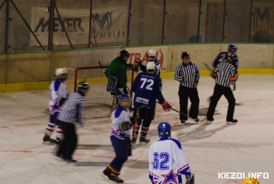 Jégkorong bajnokság és 6. Fashion Kupa - Országos U16-os jégkorong bajnokságDecember 20., csütörtök17.00 Kézdivásárhely-Brassó Corona közös csapata - CSM SuceavaDecember 21., péntek14:00 Kézdivásárhely-Brassó Corona közös csapata - CSM Suceava16:30 Steaua Bucuresti - Gyergyószentmiklósi ProgymDecember 22., szombat09:00 Gyergyószentmiklósi Progym - CSM Suceava11:30 Csíkszeredai Sportklub - Steaua Bucuresti14:00 Gyergyószentmiklósi Progym - Kézdivásárhely - Brassó Corona közös csapata16:30 Csíkszeredai Sportklub - CSM SuceavaDecember 23., vasárnap09:00 Steaua Bucuresti - Kézdivásárhely-Brassó Corona közös csapata11:30 Csíkszeredai Sportklub - Gyergyószentmiklósi Progym14:00 óra Steaua Bucuresti - CSM Suceava16:30 Kézdivásárhely-Brassó Corona közös csapata - Csíkszeredai Sportklub6. Fashion KupaDecember 27-28., 8-19 óra10:30 Hivatalos megnyitóA kupán 19, U10-es csapat vesz részt Bukarest, Brassó, Galac, Buzău, valamint Hargita és Kovászna megye csapatai.