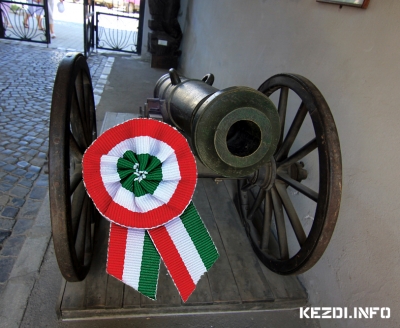 K�nyvki�ll�t�s M�RCIUS 15 tisztelet�re - A B�r� Wessel�nyi Mikl�s V�rosi K�nyvt�rban 2013 m�rcius 12-16 k�z�tt, k�nyvki�ll�t�s tekinthet� meg M�RCIUS 15 tisztelet�re a t�m�val kapcsolatos dokumentumokb�l.