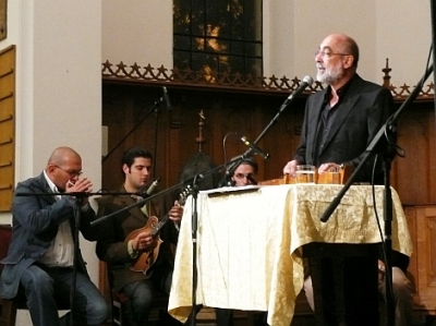 Gryllus Dániel koncert a Kanta utcai Szentháromság templomban - Június 10-én, szerdán 19.00 órától Pál Apostol, dalok Pál levelei szerint c. koncert a Kanta utcai Szentháromság templomban. Szent Pál apostol kétezer éves születésére emlékezve, amelyet XVI. Benedek pápa 2008-2009-re hirdetett meg, az Erdélyi Háló Egyesület Gryllus Dániel koncertet szervez. A koncert műsortervében az 1991-ben bemutatott Pál apostol levelei alapján írt dalok szerepelnek. Pál az ősegyház történetének egyik legfontosabb személyisége. Levelei ma is éppúgy időszerűek, mint kétezer évvel ezelőtt. Ez a koncert lehetőséget ad arra, hogy a zene által újra megélhessük azoknak a tanításoknak a lényegét, amelyekkel Pál apostol a korai kereszténységhez szólt, de ami a ma élő ember számára is egy belső megújulást adhat. A koncertet előadja a dalok szerzője: Gryllus Dániel. Közreműködnek: Halmos László (brácsa), Ferenczi György (szájharmonika, hegedű) és a Rackajam zenekar.A koncert belépti díja 10 lej. Jegyeket elővételben a Vigadó titkárságán lehet váltani, vagy az előadás előtt a helyszínen.