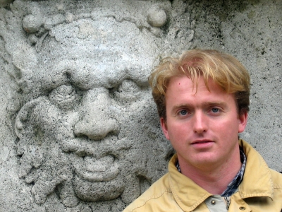 �r�-olvas� tal�lkoz� Lackfi J�nos k�lt�vel - 2013 j�nius 12-�n szerd�n 13 �rakor a k�zdiv�s�rhelyi Vigad� M�vel�d�si H�z kisterm�ben �r�-olvas� tal�lkoz�ra ker�l sor Lackfi J�nos k�lt�vel, �r�val, m�ford�t�val. Az tal�lkoz� h�zigazd�ja Ambrus �gnes, a PADI k�zdiv�s�rhelyi tagozat�nak oktat�ja.Lackfi J�nos k�lt�szete nem csak abban rokon Kosztol�nyi�val, hogy mindk�t k�lt� szeme �s f�le k�pes �szrevenni a l�tez�s �nnep�t, de rokons�got mutatnak a r�mkezel�sben is. (...) Nagyon is evil�gi dolgok emelkednek �giv�, �s ami �gi, sokszor a f�ldre r�ngattatik, hogy alaposan meg lehessen n�zni, meg lehessen vizsg�lni, �s �szre lehessen venni esetleges fon�ks�gait. - Acsari Rolandhttp://www.lackfi-janos.hu/