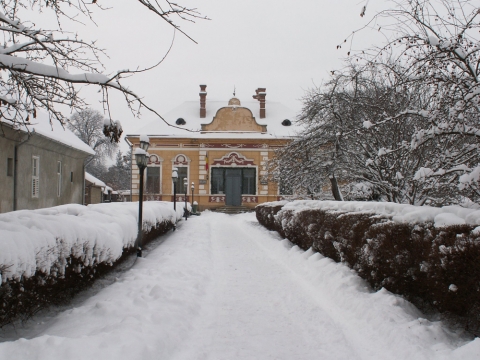 Megbocs�jt�s hete - A B�r� Wessel�nyi Mikl�s V�rosi K�nyvt�rban 2013 december 16 �s 24 k�z�tt visszahozott k�nyvekre nem k�r�nk k�sedelmi d�jat.