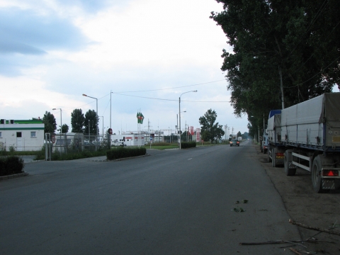 Forgalmi felh�v�s a Csern�toni- �s Gy�rak-utcai k�rforgalom ter�let�n - K�zdiv�s�rhely �nkorm�nyzata felh�vja a lakoss�g figyelm�t, hogy �prilis 7-t�l a Csern�toni- �s Gy�rak-utcai k�rforgalom ter�let�n megkezd�dnek az �tjav�t�si munk�latok, ez�rt a k�vetkez� k�t h�tben a v�rosb�l Sepsiszentgy�rgy fel� tart� aut�sok a f�utat a D�zsa Gy�rgy �s Moln�r J�zsi�s utc�kon kereszt�l k�zel�theti meg.A forgalom megfelel� lebonyol�t�sa v�gett, k�rj�k, k�s�rj�k figyelemmel a forgalmi t�bl�kat az elk�vetkez� id�szakban.Meg�rt�s�ket k�sz�nj�k!K�zdiv�s�rhely Polg�rmesteri Hivatala