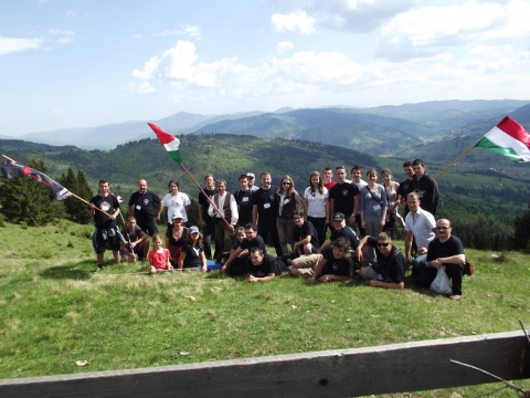 Seb� �d�n eml�kt�ra a v�rmegy�sekkel - A Hatvann�gy V�rmegye Ifj�s�gi Mozgalom �prilis 26-27 k�z�tt eml�kt�r�t szervez Seb� �d�n �s a 'Hal�lra �t�lt z�szl�alj' h�s katon�inak tisztelet�re a fest�i sz�ps�g� Gyimesb�kkben. Az eml�kt�ra r�sztvev�i megismerkedhetnek a m�sodik vil�gh�bor� h�s sz�kely katon�inak t�rt�neteivel. Bej�rjuk azokat a ter�leteket, ahol a harcok folytak a K�rp�t medence v�delm�ben. Az eml�kt�ra alkalm�val a szervez�k bemutatj�k a falu t�rt�nelm�t, �rt�keit.A rendezv�ny szem�lyenk�nt 50 RON-ba ker�l, amely mag�ba foglalja a sz�ll�st, egy esteb�det, egy reggeli te�t �s egy eb�det. Fontos kell�kek a t�r�ra: bakancs, es�kab�t, h�tizs�k, h�l�zs�k, meleg ruha. Jelentkezni a k�vetkez� telefonsz�mon: 0742-807137 vagy a szocs_csongor@yahoo.com c�men lehet.Id�pont: 2014. �prilis 26-27Helysz�n: Gyimesb�kk, R�k�czi panzi�PROGRAMSZOMBATI PROGRAM:09-11 Meg�rkez�s a R�k�czi panzi�hoz, sz�ll�sok elfoglal�sa, eligaz�t�s, k�sz�l�d�s a t�r�ra11-16 T�ra (Bilib�k tet�re)16- Koszor�z�s Seb� �d�n kopjaf�j�n�l17- Salamon Atya el�ad�sa18- Esteb�d21- T�bort�z k�sz�t�s, besz�lget�sek, �nekl�s, vacsoraVAS�RNAPI PROGRAM:9:00 - �breszt�9:30 - Reggeli10 - M�zeuml�togat�s, R�k�czi v�r12 - Mise13 - Eb�d14 - T�borbont�s, hazautaz�s