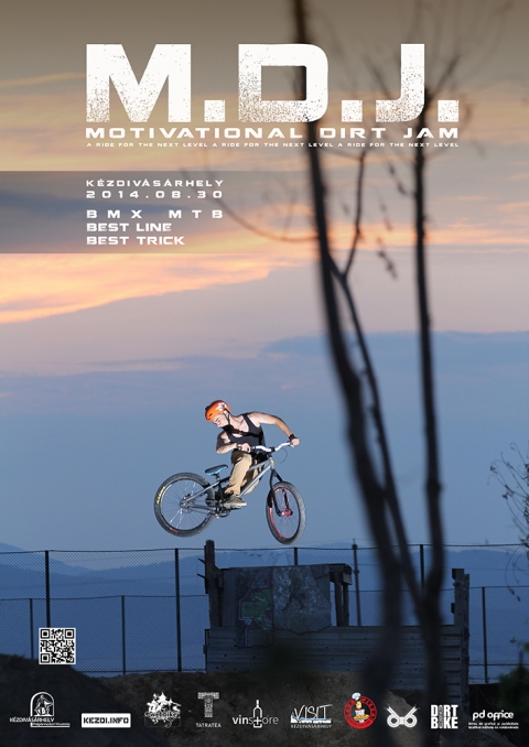 M.D.J. - Motivational Dirt Jam - 2014 - Mit keresnek a földbuckák a kézdivásárhelyi sportcsarnok parkolója mellet? Mi célt szolgálnak? Két évvel ezelőtt kerültek oda, hogy kialakítás után ugratókká váljanak a biciklisek számára.Igen, ez volt a fő cél. Emellet azonban szívesen látogatták őket a környékbeli lakosok is, a páratlan minőségű termőföldet tökéletesnek találták virágjaik, szobanövényeik számára.A frissen kialakított ugrókat előszeretettel használták a homokozni (földezni) vágyó kisgyerekek, mindig külön kellett velük tárgyalni, hogy legyenek szívesek feláldozni legújabb építményük és hagyjanak minket is ugratni. Igaznak bizonyult a mondás is miszerint: A kutya is dombra sz*rik, jelen esetben az érkező tetejére. A kutyabarátok kedvenc sétáltató helyévé vált területen az ugratók szinte hívogatják ebjeinket: Gyere, csinálj ide. Na de, ezekkel számolni kell, ha nem egy félreeső helyen építesz pályát és nincs elkerítve.Mindezek kellemetlen, olykor ironikus helyzetek ellenére nem zavartattuk túl sokat magunkat. A tökéletes virágföldnek elhordott érkezők felszínét kipótoltuk, a kisgyerekekkel diplomatikusan és határozottan tárgyaltunk, a kutya kakit eltakarítottuk (olykor nem szándékosan, hátsókerékkel).Csináltuk, mert megérte. Megérte a biciklizésért, az esésekért, a jó hangulatért. Volt is, aki csinálja. Az akkori banda legalább tíz riderből állt. Ez két évvel ezelőtt. Bizonyos okok miatt mára a városban alig akad aktív dirtes. Pedig a lehetőségek adottak.A lehetőségeken javítani akarattal lehet. A kezdést és újrakezdést ösztönözve, a város és néhány lelkes barát segítségével a pályát helyreállítjuk és a 2014- es augusztusi Őszi sokadalom keretén belül szervezünk egy barátságos versenyt, ami az M.D.J. (Motivational Dirt Jam) névre lett keresztelve. Az eseményre a környékbeli városokból is várunk ridereket.Az előkészületeknek lassan a végéhez közleledünk. A pályát még mindig alakítjuk, finomítjuk az ugrókat az utolsó pillanatig. Úgy néz ki időben befejezünk mindent. Hála a jó csapatnak és a kitartó munkának. Nekik személy szerint is óriási köszönet jár. Szóval! Boti, Kadi, Nemes, Ákos, Péter, Donzse, Fegyver, Krisztina, Kémenes. Hatalmas taps!A támogatóknak hála, két fő kategoriában is lehet majd nevezni. Lesz Best line és Best trick, mindkettőben különválasztjuk az MTB és BMX ridereket.Részletes program: Harmincadikán négykor kezdünk!https://www.facebook.com/events/674583842624801Stay true!