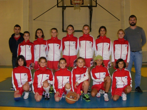 Székely NB kosárlabda eredmények - Az elmúlt hétvégén több kosárlabda mérkőzés zajlott a Székely NB különböző kategóriáiban.
U12-es Székely NB lányok Sepsiszentgyörgyön:
Sepsi ISK - KSE 43-22 (22-5,2-8, 11-5, 8-4)
Sepsi ISK - Ioachim 23p, Nagy 4p, Laczi 4p, Kisgyörgy 2p, Daradics 1p, Iordache 1p, Bocz 6p.
KSE - Bandi 4p, Lénárt 3p, Kozmán 7p, Balás 5p, Sós 1p, Jakab 2p.
Gyergyószentmiklóson U12 SZNB Lány ISK Gyergyószentmiklós - VSK Csíkszereda 23-61 eredménnyel zárult.
Udvarhelyen U13 SZNB lányok:
Vendor SK - B.C. Szíriusz 53-32 (10-7, 16-4, +5-1, 15-12, 8-8)
Gyergyószentmiklóson
ISK Gyergyószentmiklós - VSK Csíkszereda 31-47
Udvarhelyen U15 SZNB lányok:
Vendor SK - B.C. Szíriusz 46-51 (5-4, 15-12, 14-19, 12-16)
U15 Fiú Helyszín: Csíkszereda Október 24 2014.
16:00 VSK CSÍKSZEREDA - ISK VUK GYERGYÓSZENTMIKLÓS 50-25
17:30 ISK-VUK GYERGYÓSZENTMIKLÓS - VENDOR SZÉKELYUDVARHELY 67-37
19:00 VENDOR SZÉKELYUDVARHELY - VSK CSIKSZEREDA 16-89