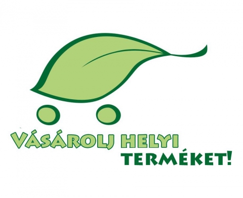 V�s�roljunk tudatosan helyit, �s tegy�k ezt a k�z�ss�g�nk�rt! - K�t h�romsz�ki civil szervezet dolgozik azon, hogy tudatos v�s�rl�kat neveljen, hogy amit esz�nk vagy haszn�lunk, azzal haszn�ra is v�ljunk a k�z�ss�g�nknek.

A Z�ld Nap Egyes�let Helyi Term�k kamp�ny�r�l, �s a kamp�ny sor�n k�sz�lt kisfilmr�l R�duly Attil�t k�rdezt�k.

- Mik�nt sz�letett meg a kisfilm k�sz�t�s�nek az �tlete?

N�zz�nk egy picit magunkba, �s eml�kezz�nk vissza, hogy mi odafigyelt�nk-e v�s�rl�skor a megvett term�kek sz�rmaz�s�ra. A mai kor ember�nek az a k�teless�ge, hogy gyerekeinek egy tiszt�bb, �lhet�bb vil�got adjon �t.
Egy alkalommal egyik volt egyetemi tan�rommal be�lt�nk egy helyi �tterembe. � egy �sv�nyvizet k�rt, ami nem volt helyi term�k, �s �n megsz�l�tottam, hogy ha nem helyi az �ru, akkor ne v�s�rolja meg. Ha sokan �gy gondolkodunk, akkor az �tterem vezet�s�ge k�teles lesz beszerezni a helyi �sv�nyvizet. Vid�k�nk, ha m�sb�l nem is, de �sv�nyvizekb�l gazdag. Innen j�tt az �tlet, hogy egy teljes kamp�nyt dolgozzunk ki e fontos c�l n�pszer�s�t�s�re.

- Mi a kamp�ny �zenete?

A kamp�nyunkkal a fogyaszt�kat �s a forgalmaz�kat is meg akarjuk sz�l�tani. A fogyaszt�nak azt szeretn�nk elmondani, hogy abban a percben, amikor v�s�rol, akkor a p�nz�vel szavaz, viszont az eg�szs�g�vel fizet majd k�s�bb. A mai kor trendi embere veszi �s eszi az import maszatot. Nem kell t�mogatni a k�rnyezetszennyez�st, a vegyszerez�st, a k�ros �s felesleges dolgok t�meges gy�rt�s�t. A szem�t �rtelmetlen p�nzkidob�s, �rdemes meggondolni, mennyit dobunk majd ki abb�l, amit megvesz�nk. A v�llalkoz�kra pedig kerekasztal-megbesz�l�sek seg�ts�g�vel pr�b�lunk hatni.

- Van-e hozad�ka a programnak?

A hozad�ka m�r most �rezhet�, mivel a kamp�ny sor�n olyan helyeken is besz�dt�ma lett a helyi term�k, ahol eddig nem volt az. Sz�kebb r�gi�nkban az emberek felfigyeltek a kamp�nyra �s az �zenet�re. Mi sem bizony�tja jobban ezt, minthogy nemr�g elh�vtak egy tal�lkoz�ra, hogy mutassuk be a kamp�nyunkat az ott r�sztvev�knek.

K�z�ss�gi K�rtya H�romsz�ken

A K�z�ss�gi K�rtya �tlete egy �j kezdem�nyez�s n�lunk, Sz�kelyudvarhelyen azonban m�r hagyom�nya van. A H�romsz�ki K�z�ss�gi Alap�tv�ny programj�r�l Furus Levente t�j�koztatott.

Minden egyes v�s�rl�s egy j� cselekedet a k�z�ss�g �rdek�ben.

A K�z�ss�gi K�rtya egy t�rzsv�s�rl�i k�rtya, amely hangs�lyt fektet a helyi k�z�ss�g t�mogat�s�ra. A K�z�ss�gi K�rtya haszn�latakor a v�s�rl�t 1% kedvezm�ny illeti meg a v�s�rolt �rt�kb�l. A kedvezm�nyhez a partner�zlet m�g ugyanennyit hozz�tesz, �s ezzel t�mogatja az alap�tv�ny k�z�ss�gi programjainak megval�sul�s�t.

A program elind�t�ja a Sz�kelyudvarhelyi K�z�ss�gi Alap�tv�ny, amely �vek �ta nagy sikerrel m�k�dteti a rendszert. Jelen pillanatban 3.000 udvarhelyi csal�d csatlakozott a k�rtya programhoz, a befolyt �sszegekb�l megval�sult egy k�zt�ri j�tsz�t�r �s professzion�lis g�pekkel gazdagodott egy fogyat�kosokkal foglalkoz� helyi civil szervezet. Az alap felhaszn�l�s�r�l a k�rtyatulajdonos v�s�rl�i k�z�ns�g d�nt szavazat alapj�n.

A program egyszer� elven alapul. Amikor haszn�lj�k a K�rty�t egy partner �zletben, a k�rtyahaszn�l� azonnali kedvezm�nyben r�szes�l. Emellett a partner v�llalkoz�s a v�s�rl�s �rt�k�nek 1%-val t�mogatja a K�z�ss�gi Alap�tv�nyt �s annak programjait. �gy a program mindh�rom f�l sz�m�ra el�ny�s. A v�s�rl� nyer, hisz megtakar�t �s v�s�rl�sa �ltal k�zvetett m�don t�mogatja a helyi k�z�ss�get. A v�llalkoz�s nyer az�ltal, hogy h�s�ges v�s�rl�kat szerez, akik �rt�kelik, hogy felel�s v�llalkoz�sk�nt t�mogatja a helyi k�z�ss�get. Emellett marketing eszk�zk�nt is haszn�lhatja a K�z�ss�gi K�rty�t.

A H�romsz�ki K�z�ss�gi Alap�tv�ny az �gy �sszegy�lt alapb�l helyi civil szervezetek projektjeit, beszerz�seit t�mogatja.

K�rtya ig�nyl�se

A K�z�ss�gi K�rtya a H�romsz�ki K�z�ss�gi Alap�tv�ny sz�khely�n ig�nyelhet� (Sepsiszentgy�rgy, Templom utca 1A. sz�m), valamint a partner�zletek p�nzt�rain�l.

http://haromszek.szk.ro/hu/interju/kozossegikartya
(5. sz�m, 2011 �sz)