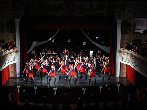 Karcsonyi Koncert - December 21.-n, vasrnap 18 rtl a Vigad nagyteremben Karcsonyi Koncertet ad a Tanulk Klubja fvszenekark s Mazsorettcsoportja.

https://www.youtube.com/watch?v=9nTf6gCT6YA