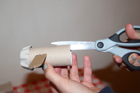 Ne dobd el, hasznos�tsd �jra: J�t�krep�l� gurig�b�l - A Z�ld Nap Egyes�let oldal�n gyakran minim�lis munk�val gyermekekkel is k�nnyen megval�s�that� �tleteket k�sz�t�nk. Els� r�n�z�sre tal�n nem gondoln�nk, hogy a WC pap�r guriga milyen sokf�lek�ppen felhaszn�lhat�. Egy �jabb �tletet mutatunk be.

Az elk�sz�t�s folyamata megtekinthet� az egyes�let Facebook oldal�n.

Amire sz�ks�ged lesz hozz�:
- Toj�start�
- Pap�rguriga
- Oll�
- Ragaszt�
- Fest�k, ecset

Gyere, n�zegess m�g t�bb �jrahasznos�t�s �tletet:

- �vegg�mb - 
- J�t�kkonyha kartonb�l - 
- K�pkeret toj�start�b�l - 
- F�lbeval� PET-palackb�l -
- Fonott kos�r -
- Chips-es tasak -
- Parafadug�b�l vir�gtart� -

Ha hasznosnak tal�ltad az �r�st, k�rlek oszd meg m�sokkal is, vagy nyomj egy l�jkot!

K�zrem�k�d�tt: Derzsi Katalin �s R�duly Attila