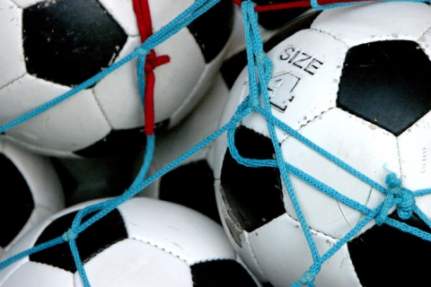 Farkas Istv�n minifoci bajnoks�g - K�zdiv�s�rhely Polg�rmesteri Hivatal�nak sportirod�ja II. alkalommal szervezi meg a Farkas Istv�n eml�kserleg�t a k�zdiv�s�rhelyi Sportcsarnokban.
A minifoci bajnoks�gra janu�r 23-�n ker�l sor, nevezni janu�r 19-ig lehet a 0754646744-es telefonsz�mon.
