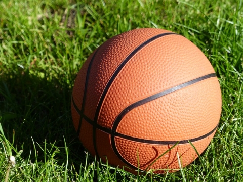 NMSK - Nagyv�rad U18 kos�rlabda - Vas�rnap 2016 janu�r 24-�n d�lel�tt 10 �rakor a K�zdiv�s�rhelyi Sportcsarnokban a hazai Nagy M�zes Sport Klub kos�rlabda csapata a Nagyv�radi sportol�k ellen m�rik �ssze tud�sukat.