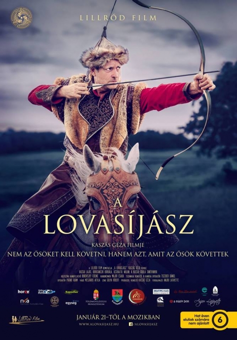 A Lovas�j�sz film vet�t�se - �prilis 6-�n szerd�n 18 �r�t�l A Lovas�j�sz c�m� 2015-�s sz�nes, magyar dokumentumfilm, vet�t�s�re ker�l sor 115 percben. Rendez� Kasz�s G�za, f�szerepl�: Kassai Lajos.
Az alkot�k k�z�l jelen lesz Obrus�nszky Borb�la, a vet�t�s ut�n k�z�ns�gtal�lkoz�t tartunk.

A film Kassai Lajos tev�kenys�g�vel, az �ltala �jrateremtett - csak az el�deinkre jellemz� �si harci k�pess�ggel - a lovas�j�szattal, ennek szellemi h�tter�vel, az abb�l l�trej�tt, a vil�gban fut�t�zk�nt terjed� sporttal, Kassai Lajos kultur�lis �let�nkben bet�lt�tt szerep�vel foglakozik.
Mindezekr�l sz�mtalan anyag tal�lhat� az �rott �s elektronikus m�di�ban. Hasonl� t�m�val foglakoz� k�nyve m�r t�bb kiad�st meg�rt, t�bb nyelvre leford�tott�k. K�n�ban szt�rk�nt �nneplik mind a bemutat�kon, mind a telev�zi�ban. Ha Hollywood olyan szuper produkci�t forgat, amiben lovas�j�szok szerepelnek, akkor �t k�rik fel szak�rt�nek �s � tan�tja be a szt�rokat, mint a legut�bb K�n�ban forgatott filmben, Matt Damon-nak.

Helysz�n: Kov�szna, M�vel�d�si K�zpont.
Helyfoglal�s, jegyek el�v�telben 076-267-4516-os telefonsz�mon, vagy a Kov�sznai V�rosi M�vel�d�si H�zban, 8-16 �ra k�z�tt.
A jegyek �ra 10 lej feln�tteknek, 5 lej di�koknak.

https://www.youtube.com/watch?v=OfMY0QW4x4U