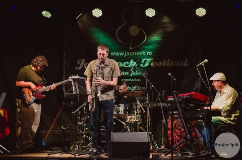 Border Split koncert - Május 13-án pénteken a marosvásárhelyi Border Split koncertjén vehetnek részt az érdeklődők a Jazz Caféban 21 órától.
Zenekar tagok:
Fülöp Csongor - billentyűk
Éltes Áron - szaxofon
Szántó Lóránd - basszusgitár
Asztalos Zsolt - dobok