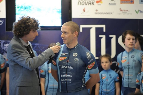 Tusnad Cycling Team 2016-os csapat bemutat�ja - A tegnap este volt megtartva a Tusnad Cycling Team 2016-os csapat bemutat�ja, ahol �n is szint�n ott voltam most m�r a 6-dik �ve hogy enn�l a csapatn�l vagyok.

Ugyan akkor a tegnapi nap kaptam egy levelet amiben a Rio De Janeir�-is Paralimpia rep�l� jegyei voltak. Egy l�p�ssel k�zelebb vagyok az �lmom val�ra v�l�s�hoz �s egy nappal kevesebb van m�r h�tra pontosan 105 nap van m�g!

Hamarosan edz�t�borba is fogok menni hogy megfelel�en fel tudjak k�sz�lni addig is a bar�tommal/edz�mmel Florent Horeau-val k�sz�l�k teljes er�bedob�ssal nap mint nap.

M�g mindig sz�ks�gem van t�mogat�kra hogy z�kken�mentesen tudjak haladni a felk�sz�l�sekkel mivel az edz�t�borok el�g k�lts�gesek lesznek!

�s k�sz�n�m az eddigi t�mogat�imnak a seg�ts�get, a bizalmukat. T�mogatoim: Chemark, Rotary Klub, Promobil, Teks, Mass Effect, Tusnad Cycling Team, Reform�tus Koll�gium. 