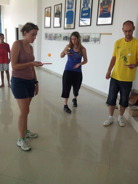 Csal�di asztalitenisz bajnoks�g - A k�zdiv�s�rhelyi Sportiroda �s a Z�ld Nap Egyes�let a Csal�d �s Eg�szs�g hete alkalm�val j�nius 23-�n (cs�t�rt�k) 17 �r�t�l a c�hes v�rosi sportcsarnokban amat�r sportol�k sz�m�ra csal�di asztalitenisz bajnoks�got szervez. A verseny c�lja az asztalitenisz n�pszer�s�t�se a csal�dok k�r�ben, ugyanakkor a szervez�k a rendszeres testmozg�s fontoss�g�ra is felszeretn�k h�vni a figyelmet.

A versenyre a benevez�s ingyenes. A r�sztvev�knek a sportszer� �lt�zet aj�nlott, sportcip�t �s pingpong �t�t k�telez� hozniuk. A bajnoks�g v�g�n �nnep�lyes eredm�nyhirdet�sre ker�l sor, a legjobbak d�jaz�sra is ker�lnek!

Partnerek: K�zdiv�s�rhelyi �nkorm�nyzat, Manna Kereszt�ny Egyes�let �s az Erasmus plusz program