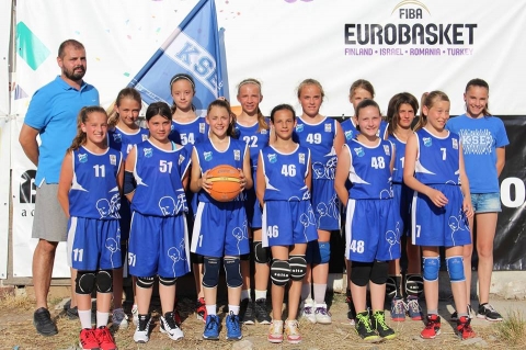 Orsz�gos 6-ik a KSE U12-es kos�rlabda csapata - Orsz�gos 6-ik a KSE U12-es kos�rlabda csapata

V�get �rt a 2015-2016-os �v utols� versenysorozata. K�zdiv�s�rhely egy l�ny (KSE) �s egy fi� (Nagy M�zes) U12-es csapattal vett r�szt az Orsz�gos Nemzeti Liga rendezv�ny�n, j�l 3-9 k�z�tt. L�nyaink kiemelkedő teljes�tm�ny�nek k�sz�nhetően a 49 r�sztvevő csapat k�z�l a rangos 6. helyen v�gezt�k a torn�t, amellyel egyben a legjobb helyet is maguk�nak tudhatj�k a sz�kely v�rosok k�z�l.

Eredm�nyeink:
CST Alexandria - KSE: 11-24
CSM Targoviste - KSE: 33-23
KSE - BC Slam Bukarest: 25-17
CSS 6 Bukarest - KSE: 49-28
KSE - Sirius Marosv�s�rhely: 48-18
CSS 4 Bukarest - KSE: 28-13
KSE - Gloria Arad: 21-5
CSS Sz�szr�gen - KSE: 24-33
CSM Targoviste - KSE: 34-27

Csapatunk tagjainak elismer�s �s k�sz�net kiv�teles hozz��ll�suk�rt �s teljes�tm�ny�k�rt. B�szk�k vagyunk r�tok, l�nyok!

Bandi Fruzsina, P�szka Melinda, B�cs Judit, Kozman Kriszta Kozman, Demk� Hanna, Kriszta Tuchilus, Izsak Anna, Andreea Balint, Petra Gergely, Blanka B�ndi,Zsanett Olah, Marti Kriszta Marthi.

K�l�n gratul�ci� Kriszta Kozman-nak, aki a sz�vets�g �ltal rendezett dob�versenyen elnyerte az Aranykos�r d�jat!

Kitűnő munka volt, l�nyok!
