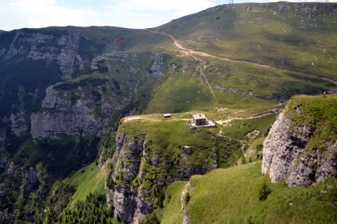 T�ra a Bucsecs hegys�gbe - A Speoalpin szakoszt�ly gyalogt�r�t szervez a Bucsecs-hegys�gbe 2016. Szeptember 18-�n.

�tvonal: Buşteni (931 m) - Jepii Mici v�lgy (Caraiman v�lgy) - Caraiman mened�kh�z (2025 m) - Babele mened�kh�z (2200 m) - Sfinx - Jepii Mari - Buşteni.

Jelz�sek: a Babele m. h.-ig k�k kereszt.

Az eg�sz napos t�ra j� fizikai kond�ci�t ig�nyel, t�rabakancs �s esőkab�t sz�ks�ges.

Indul�s: reggel 6:00 �rakor a Sinkovits Sportp�lya elől.

�rdekl�dni �s helyet foglalni a mikrobusszra (19 szem�ly) 27 lej, Szőcs J�nos-n�l a 0741037818-as telefonsz�mon.