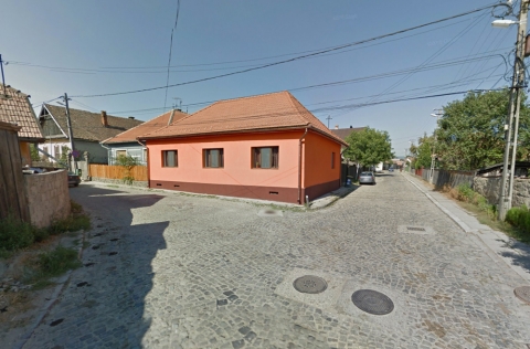 Meghib�sodott a v�zvezet�k az Iskola utc�ban - felf�ggesztett �v�v�zszolg�ltat�s - �rtes�tj�k �n�ket, hogy p�nteken (mai nap) 2016 szeptember 9-�n K�zdiv�s�rhelyen meghib�sodott a v�zvezet�k az Iskola utc�ban (folyik), ez�rt  9 �r�t�l 14 �r�ig felf�ggesztj�k az �v�v�zszolg�ltat�st az Iskola �s a Bod P�ter utc�kban, valamint az 54-es �s 55-�s udvarterekben.
Az esetleges kellemetlens�gek�rt meg�rt�s�ket �s t�relm�ket k�rj�k.