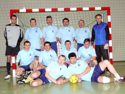 Zabolai minifoci bajnokság 15. forduló eredményei - Február 9-10-én XV. fordulójához érkezett a zabolai minifoci bajnokság.Lássuk a legfrissebb eredményeket:Barkácsolók - Reál Margit 4-6Kovásznai Pepsi - Spártaiak 0-3Rdosz - Kéknefelejcs 3-6Phoenix - Tanács 1-8Tamásfalvi Farmerok - Agro Star 4-0Táblázat:1. Tanács (45 p.)2. Kéknefelejcs (35 p.)3. Reál Margit (31 p.)4. Tamásfalvi Farmerok (24 p.)5. Agro Star (19 p.)6. Barkácsolók (16 p.)7. Rdosz (16 p.)8. Spártaiak (14 p.)9. Phoenix (12 p.)10. Kovásznai Pepsi (4 p.)Sajnálatos módon, a Kovásznai Pepsi csapat kilépett a bajnokságból - tudtuk meg Fejér Sándor szervezőtől.Hírszerző: Kocsis ZoltánFotó: Fejér Sándor