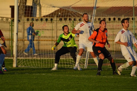 KSE K�zdiv�s�rhely - V�nusz Uzon labdar�g�s 15. fordul� - A bajnoks�g 15. fordul�j�ban, komoly ellenf�l l�togat K�zdiv�s�rhelyre. A tabella 4. hely�n �ll� V�nusz Uzon lesz az ellenfel�nk. Az uzoniaknak szint�n 32 pontjuk van, ak�rcsak nek�nk. A pap�rform�t n�zve igazi rangad�ra sz�mithatunk, aki teheti j�jj�n el (2016. November 26-�n, szombaton 14:00 �r�t�l felnőtt, 11:45 ifj�s�gi) �s b�ztassa csapatunkat. #hajr�kse