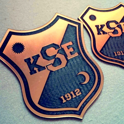 KSE - B�l�n nagyp�ly�s labdar�g�s - 16. fordul� - H�tv�g�n folytat�dik a pontvad�szat, kezdet�t veszi a visszav�g�-sorozat. B�l�n csapat�t fogadjuk a 16. fordul�ban, 2016 december 4-�n - vas�rnap 13:00 �r�t�l (10:45 ifj�s�gi).

Figyelem! A megszokott�l elt�rően kiv�telesen nem szombaton j�tszunk hazai p�ly�n, hanem VAS�RNAP!
Szeretettel v�runk minden kedves sportszeretőt, szurkol�t. #hajr�kse