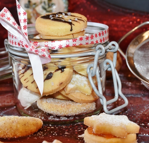 A t�li rajzp�ly�zat d�jkioszt� �nneps�ge - A t�li rajzp�ly�zat d�jkioszt� �nneps�ge december 16-�n, p�nteken 11 �r�t�l tartjuk a polg�rmesteri hivatal gyűl�sterm�ben, a d�jakat Bokor Tibor polg�rmester adja �t. 

R�szt vesznek azok a tanul�k, akik valamilyen helyez�st �rtek el a versenyen.

A győzteseket az �nkorm�nyzat �dess�gcsomaggal, valamint a Pista b� term�kek egy kiz�r�lag erre az alkalomra k�sz�tett kabalafigur�j�val jutalmazza. A KreaKids St�di�t vezető Erőss S�ndor pedig egyh�napos b�rletet aj�nlott fel minden kateg�ria első helyezettj�nek.