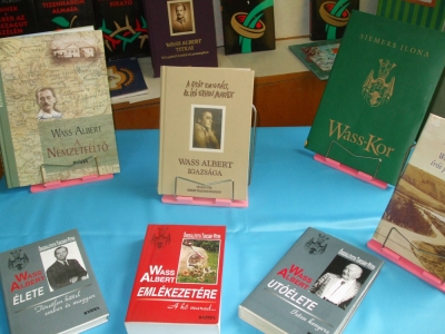 Wass Albert olvas�smaraton - A K�rp�t-medence �s a vil�g magyar k�z�ss�gei id�n febru�rban is �sszefognak, hogy t�bb mint egy napon �t tart� k�z�s felolvas�ssal megid�zz�k Wass Albert hagyat�k�t (http://www.wassalbertfelolvasas.hu/ ). A B�r� Wessel�nyi Mikl�s V�rosi K�nyvt�r 2010. febru�r 26-�n, p�nteken 10-18 �ra k�z�tt csatlakozik az olvas�smaratonhoz. Az �sszefog�s jegy�ben minden �rdeklődőt, iskolai csoportokat szeretettel v�runk!Az előzetes időpontegyeztet�s miatt k�rj�k, h�vj�k a 0267-363018-as telefonsz�mon a szervezőket!