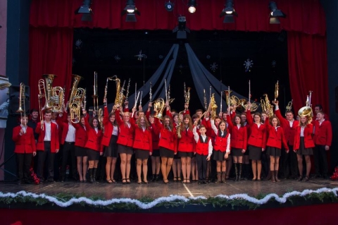 A kzdivsrhelyi Tanulok Klubja adventi koncertje a Vigadban - 2016. december 23-n, pnteken este 18 rtl a Vigad Művelődsi Hz nagytermben a kzdivsrhelyi Tanulok Klubja adventi koncertje.

Belps ingyenes.

https://www.youtube.com/watch?v=jsCYxkDA8Uw

Fot: Sentes Istvn
https://www.facebook.com/fuvosmazsik/